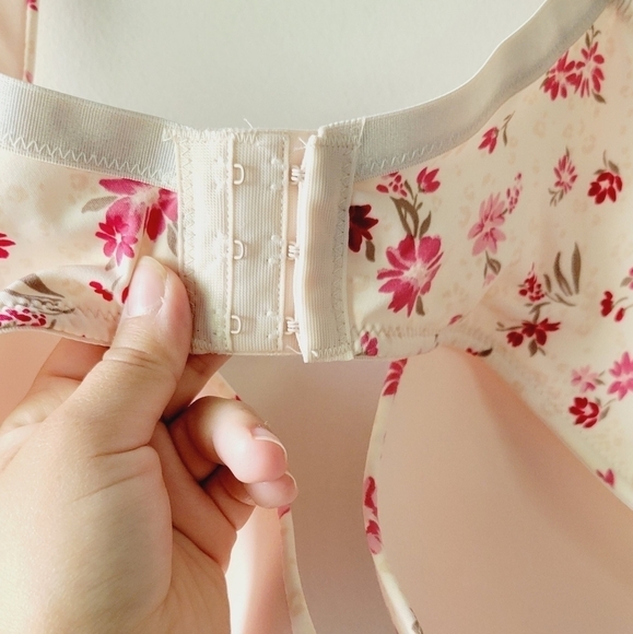 Delta Burke floral wired‎ adjustable bra size 42D - Picture 6 of 7